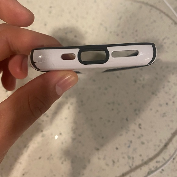 iPhone 11 Pro speck case - Picture 4 of 5